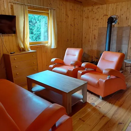 Urokliwy Nad Jeziorem Tuchomskim