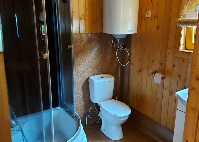 Urokliwy Nad Jeziorem Tuchomskim *